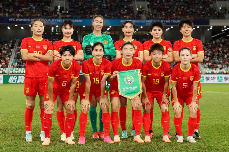 中国女足在足球赛事中再创佳绩